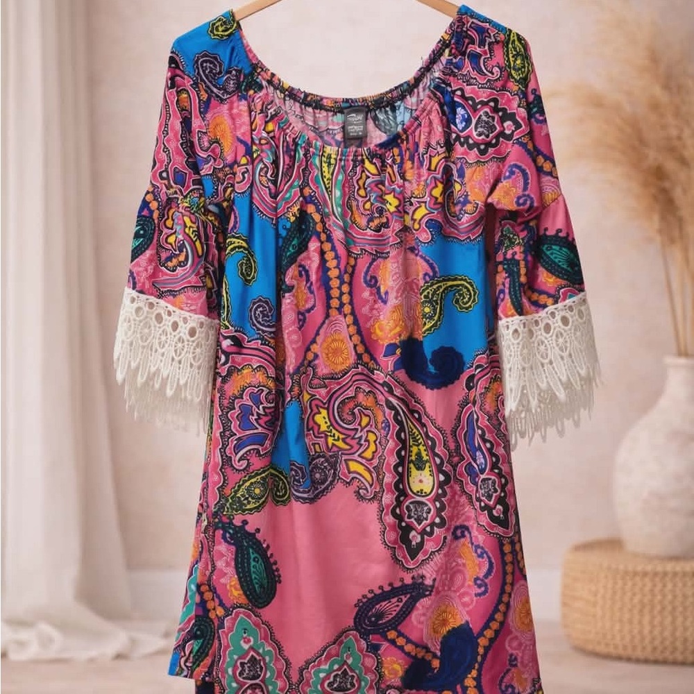 WinWin Pink & Blue Paisley Lace-Sleeve Tunic